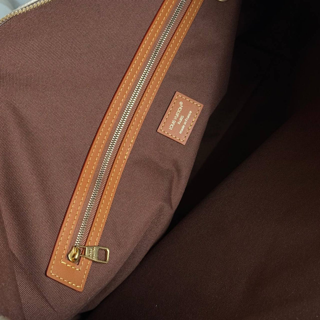 Louis Vuitton Vagabond Hobo Bag

910848 ⭐️