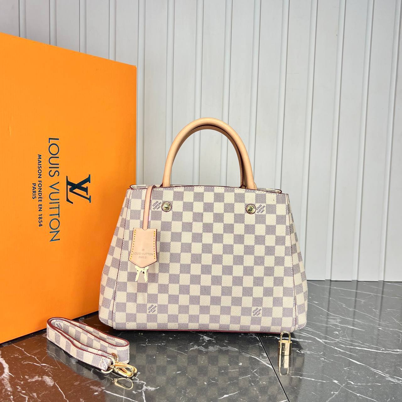 Louis Vuitton Montaigne Bag Medium 

529