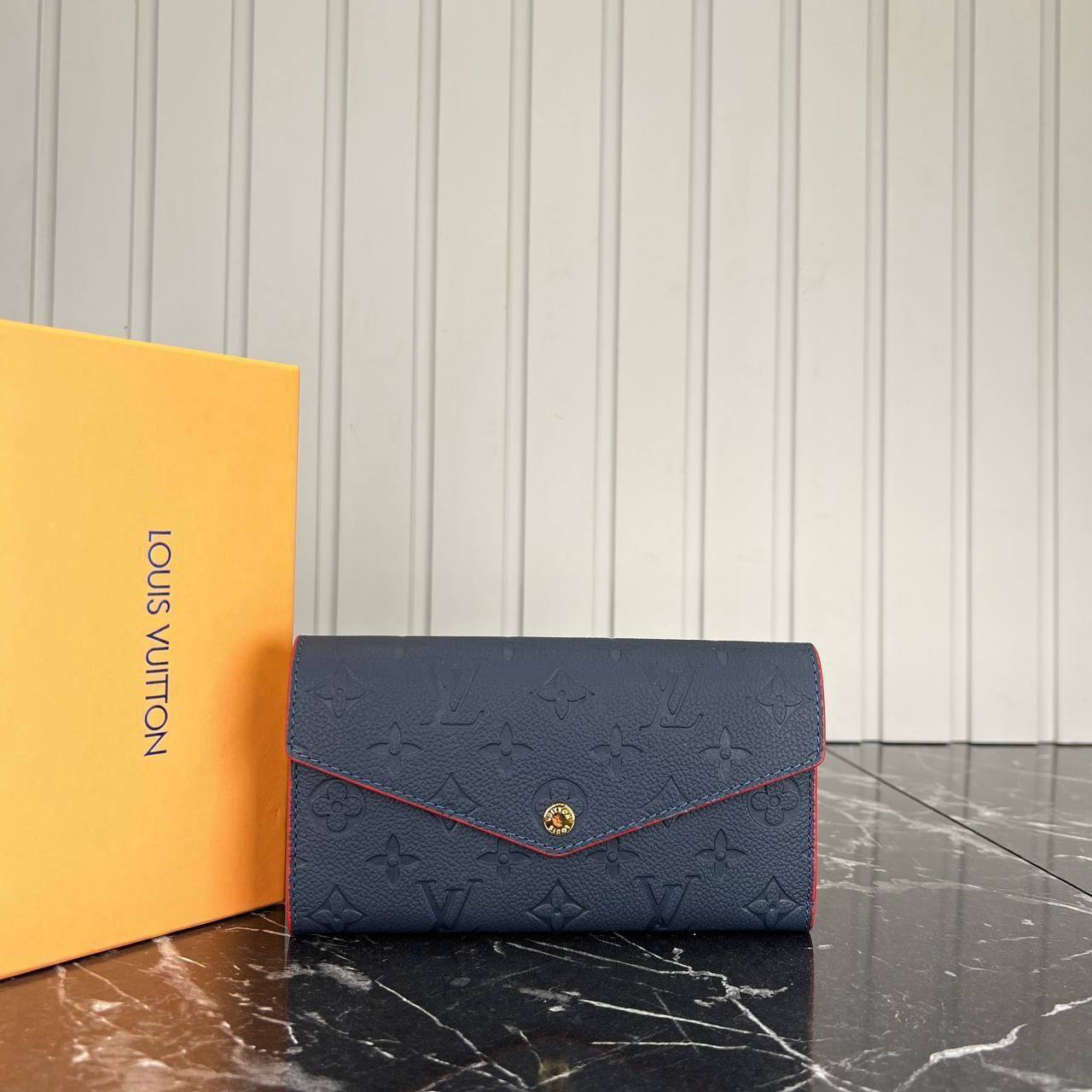 Louis Vuitton Sarah Wallet 

79-2 ⭐️