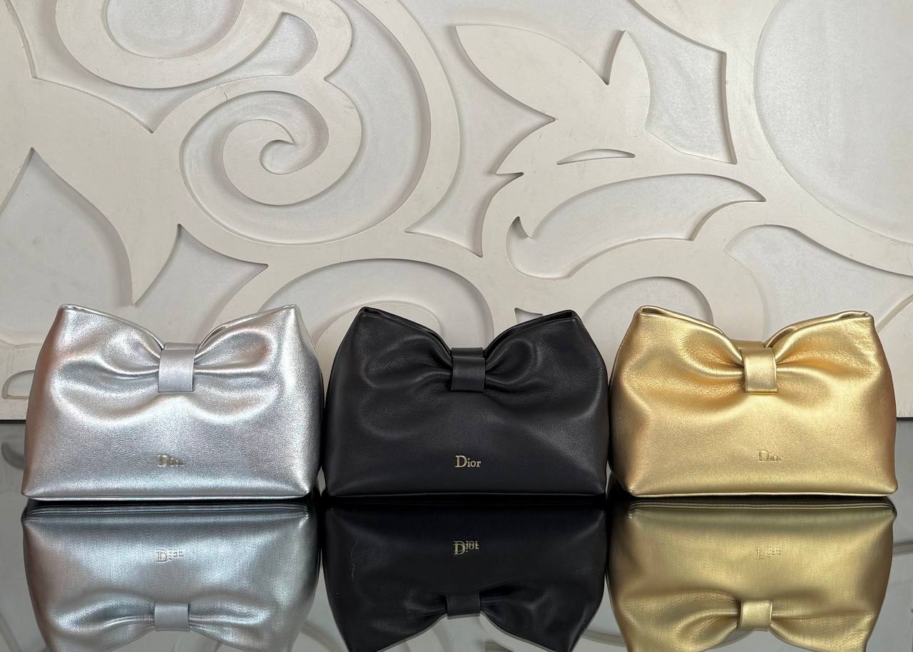 Christian Dior Small Bow Bag

24x16 cm 
910820 ⭐️