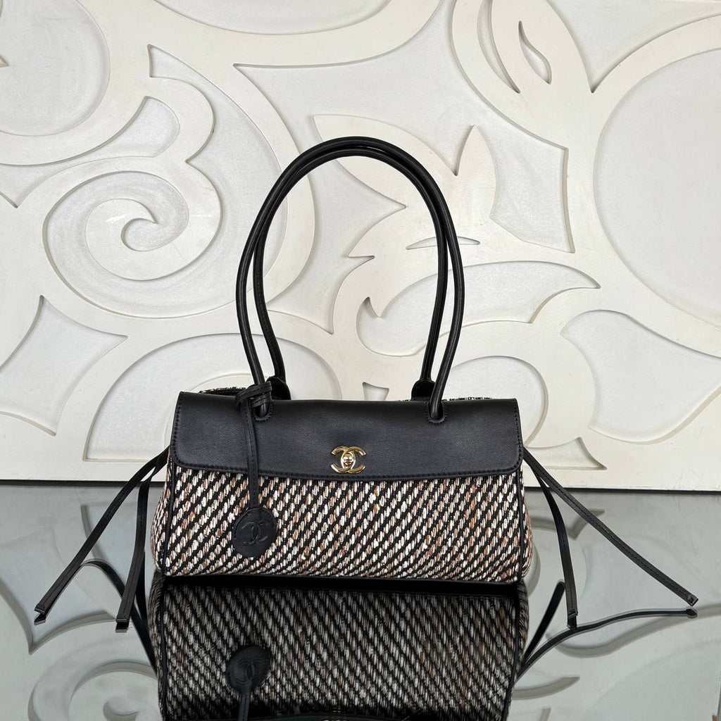 Chanel 26S East-West Shopping Bag

31x14 cm
910680 ⭐️