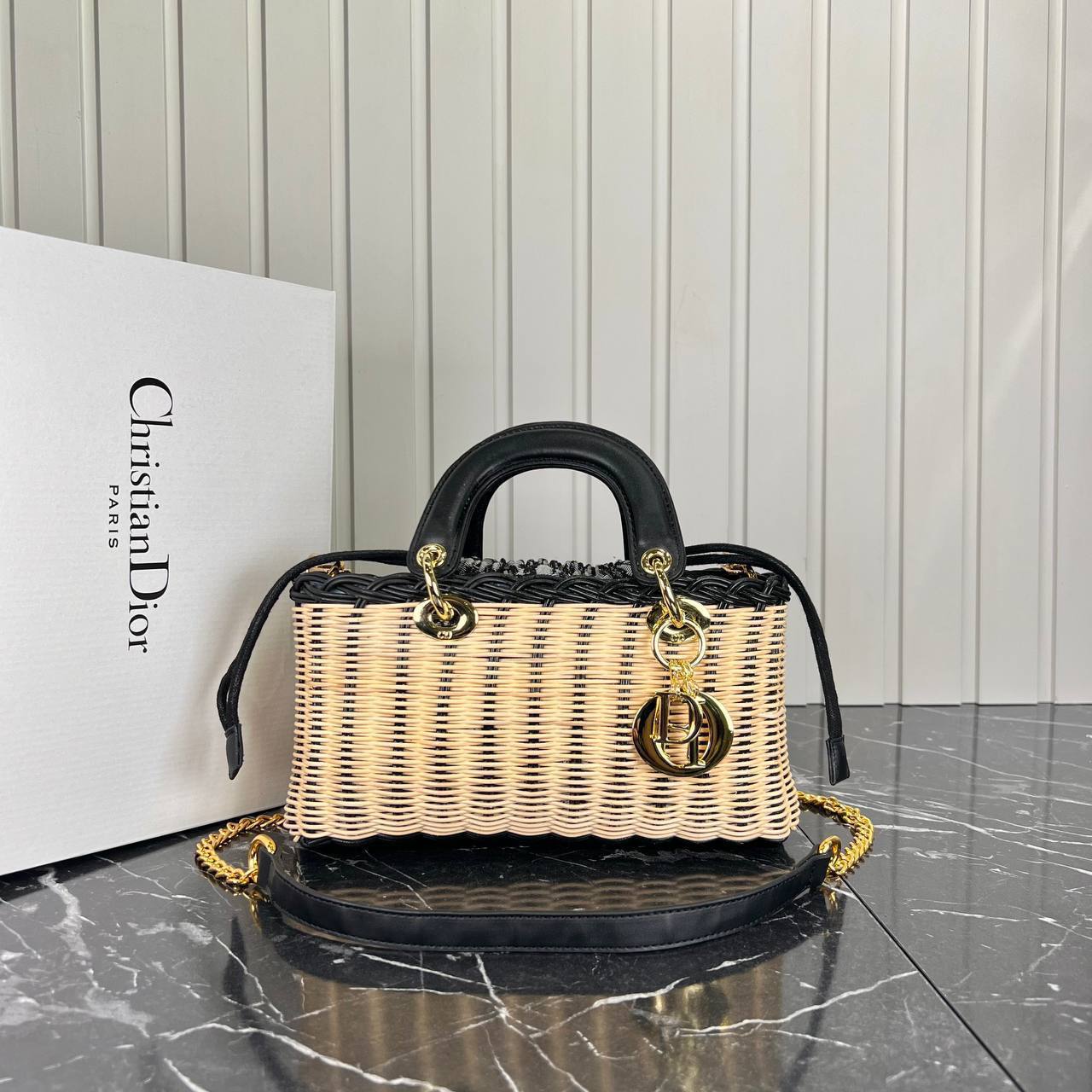 Christian Dior D-Joy Wicker Bag

26x13 cm 
5669 ⭐️