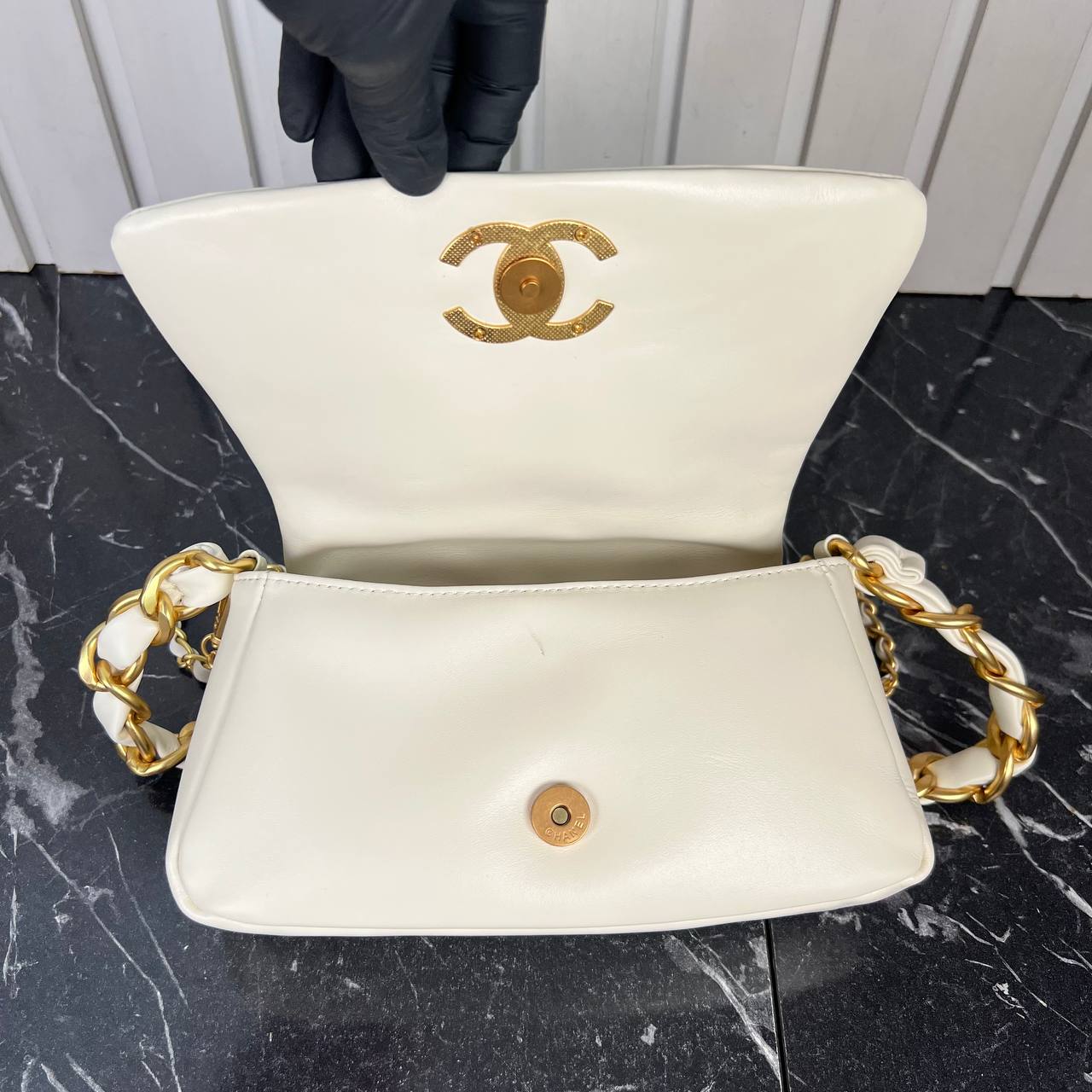 Chanel Small Flap Bag with Chain

24x13 cm 
6821 ⭐️