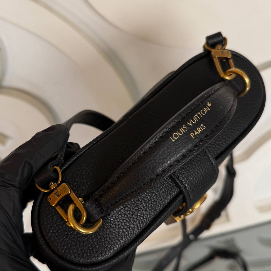 Louis Vuitton Low Key Vanity Pouch

910633 ⭐️