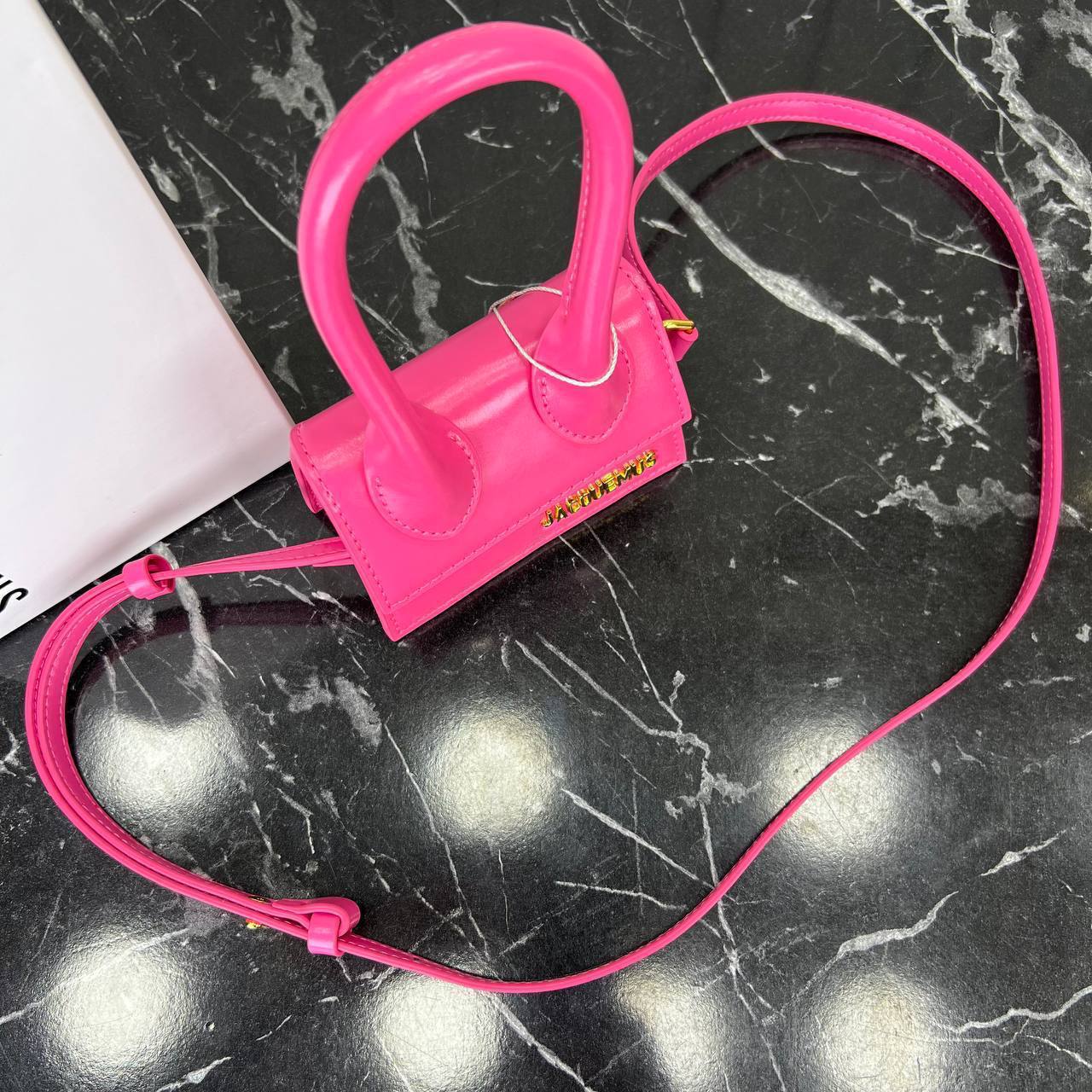 Jacquemus Chiguito Bag Nano

13x10 cm
5736-5 
💥Sale💥