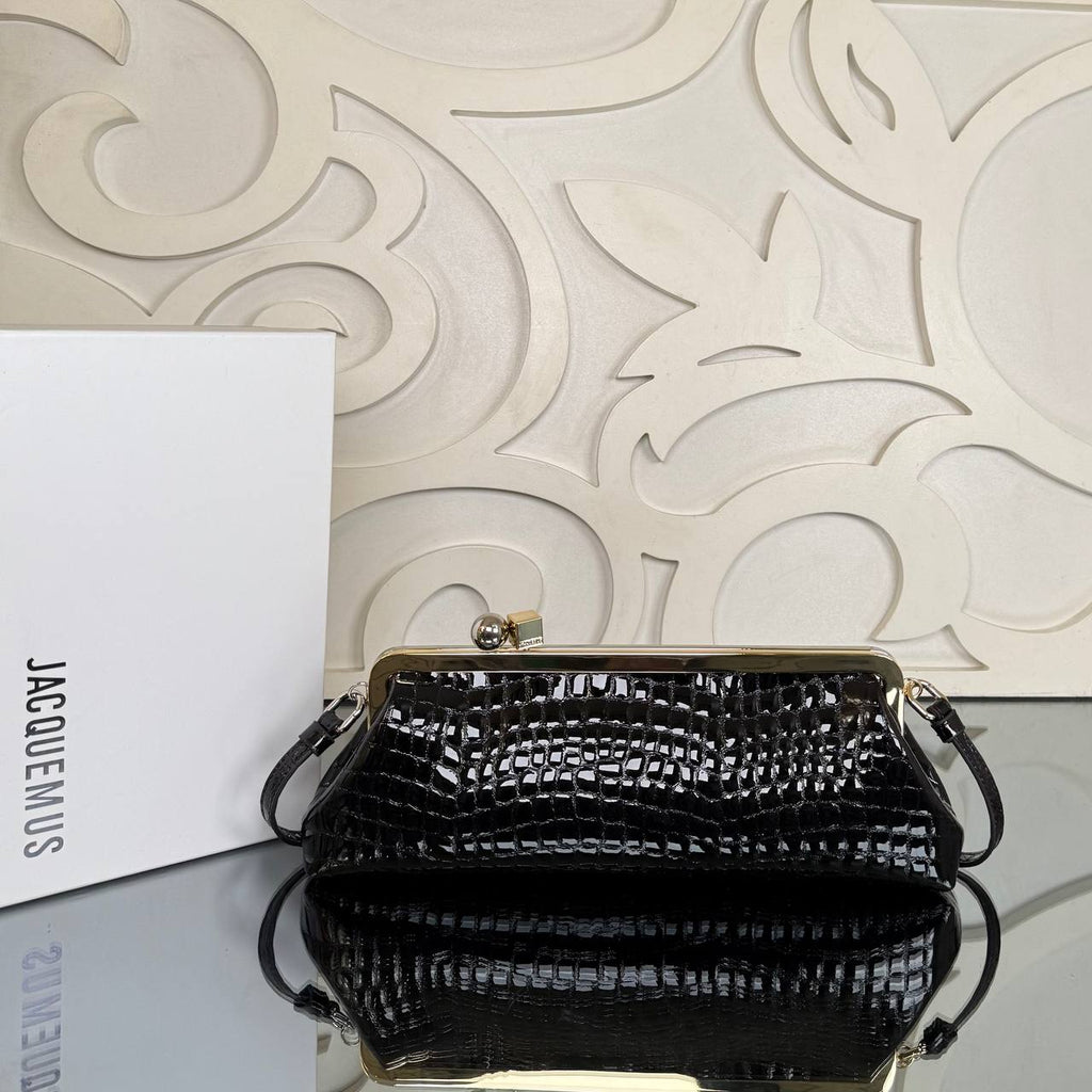 Jacquemus The Berlingot Medium 
Γυναικεία τσάντα 
34x13 cm
910806 ⭐️