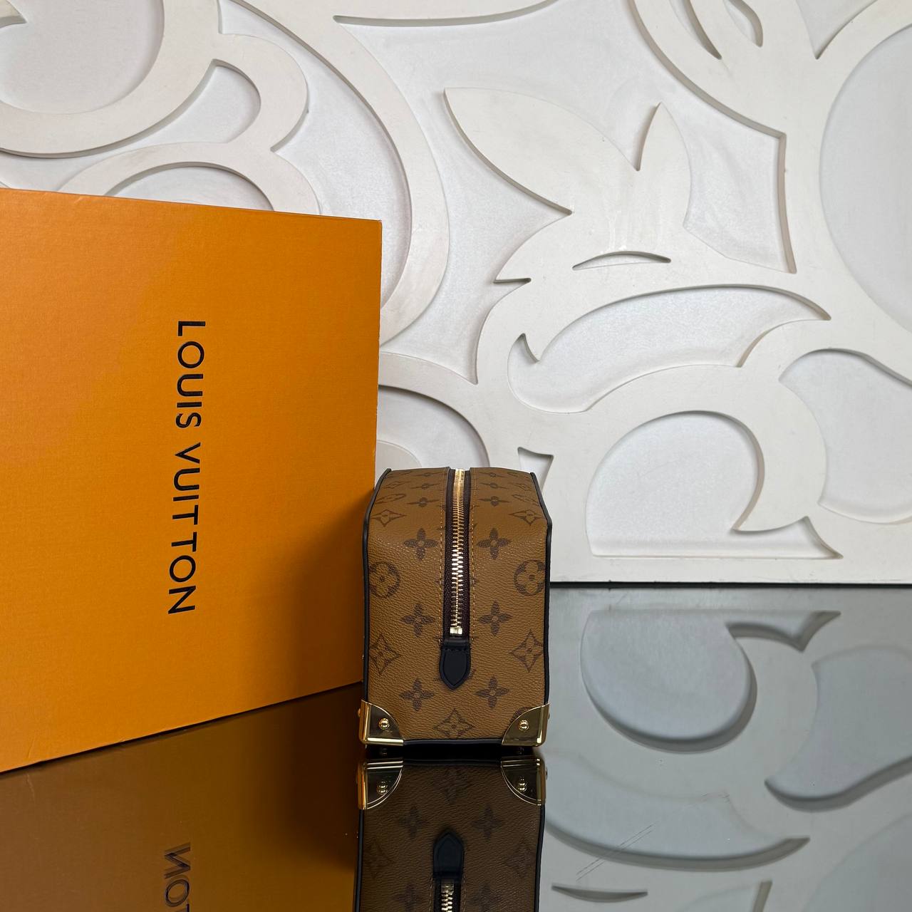 Louis Vuitton Locker Dopp Kit Trunk

910618 ⭐️