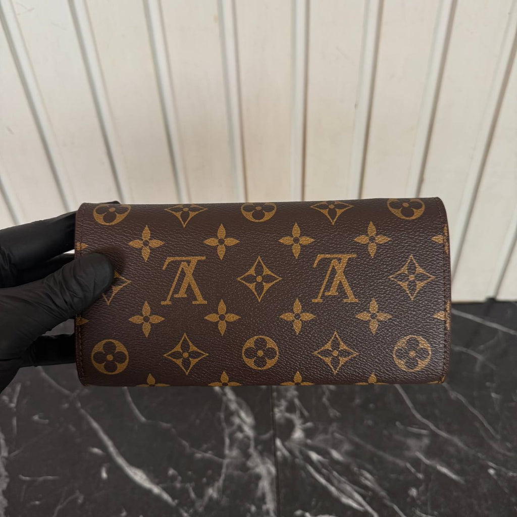 Louis Vuitton Sarah Wallet 

79-1 ⭐️