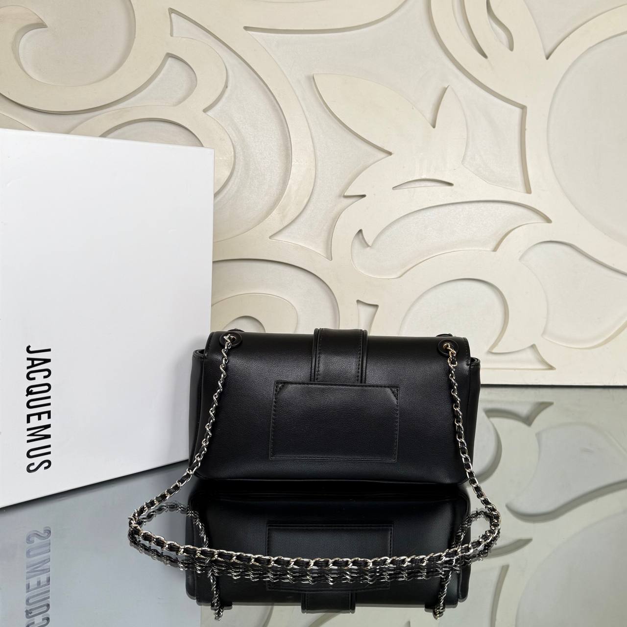 Jacquemus Le Bambino Chaine Shoulder Bag
Τσάντα 
24x13 cm
5736 ⭐️