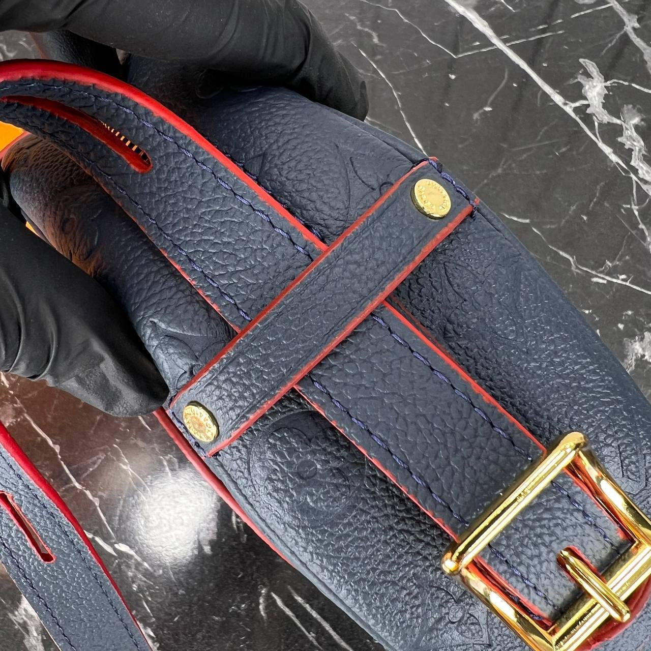 Louis Vuitton Boite Chapeau Bag 

705.2