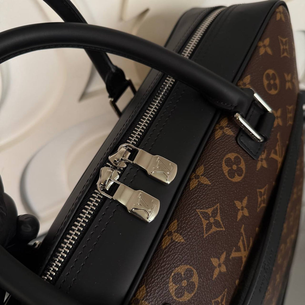 Louis Vuitton Porte Documents Voyage

5635-3 ⭐️