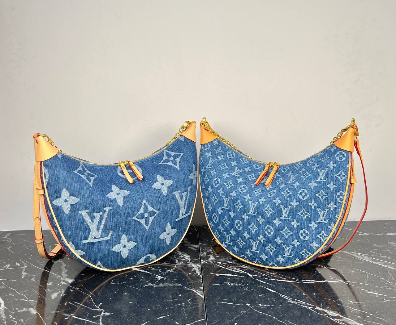 Louis Vuitton Loop Hobo Denim Bag
5837-20