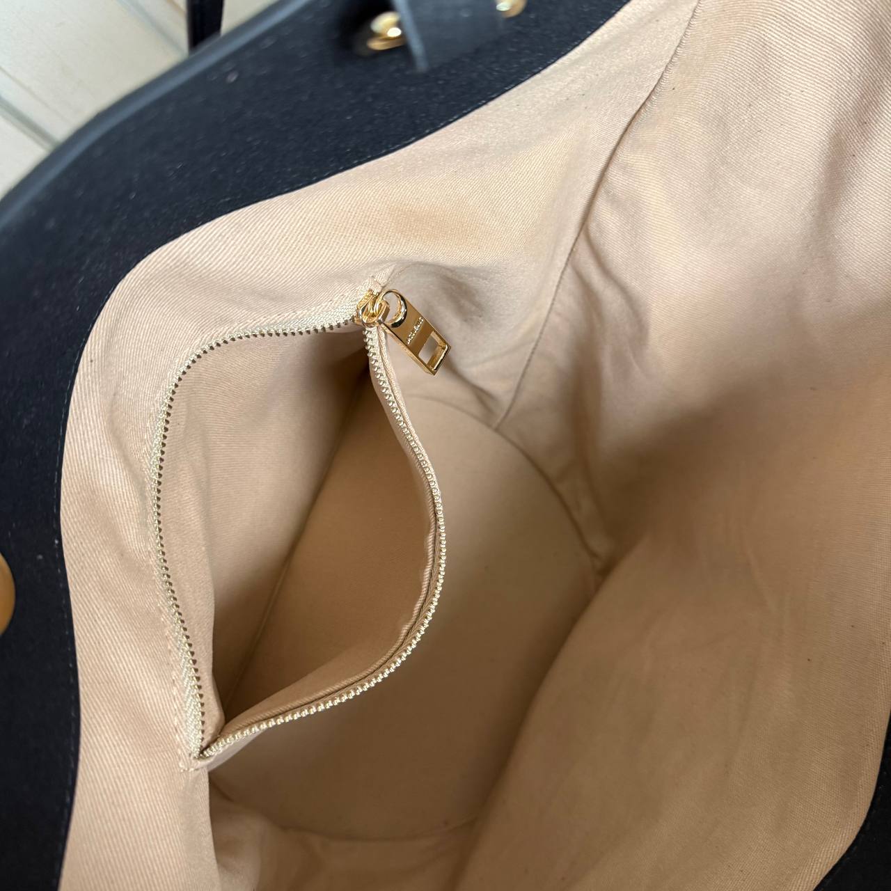 Jacquemus Bambola La Casa Suede Bag Large

33x38 cm
910388 ⭐️