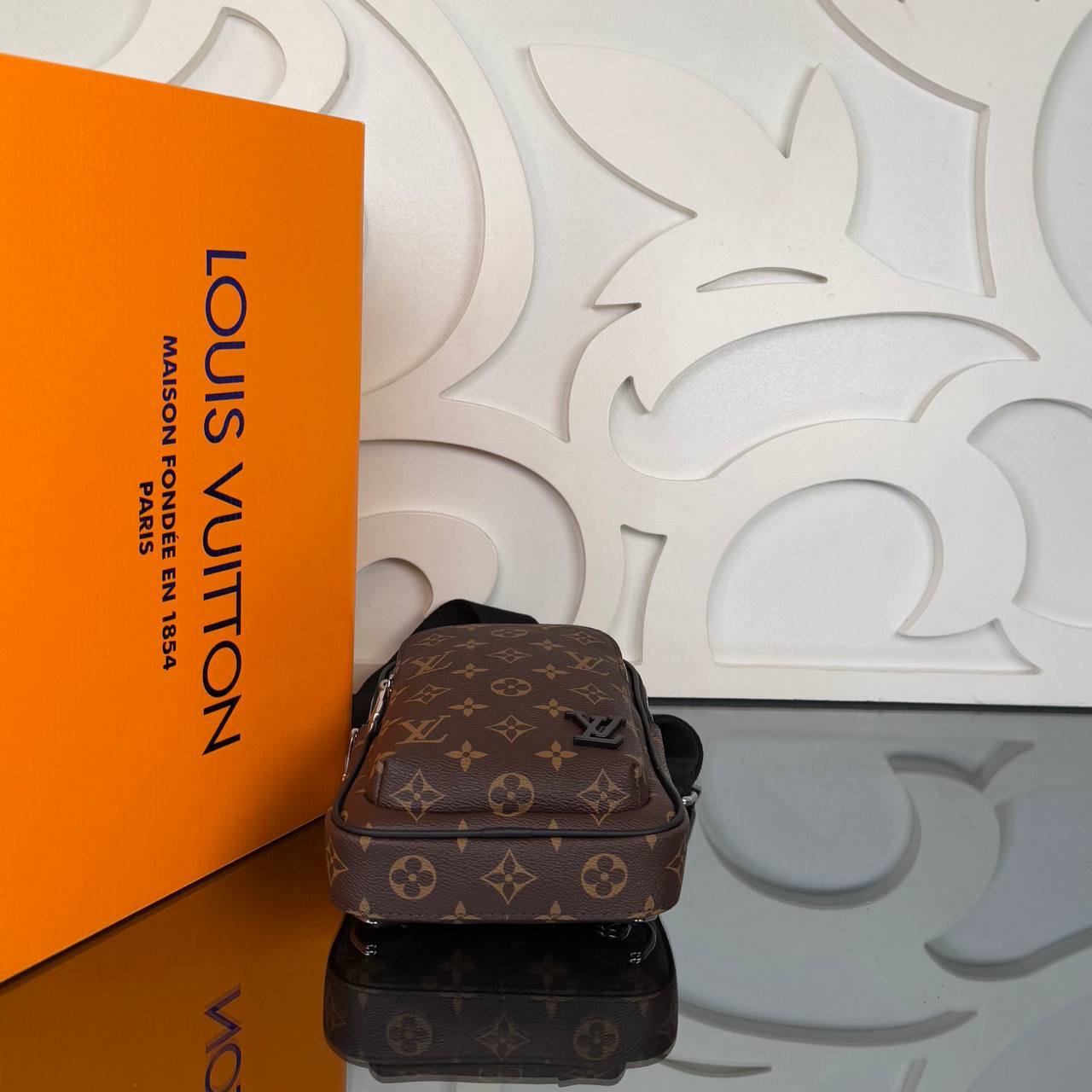 Louis Vuitton Avenue Sling Bag Small

⭐️