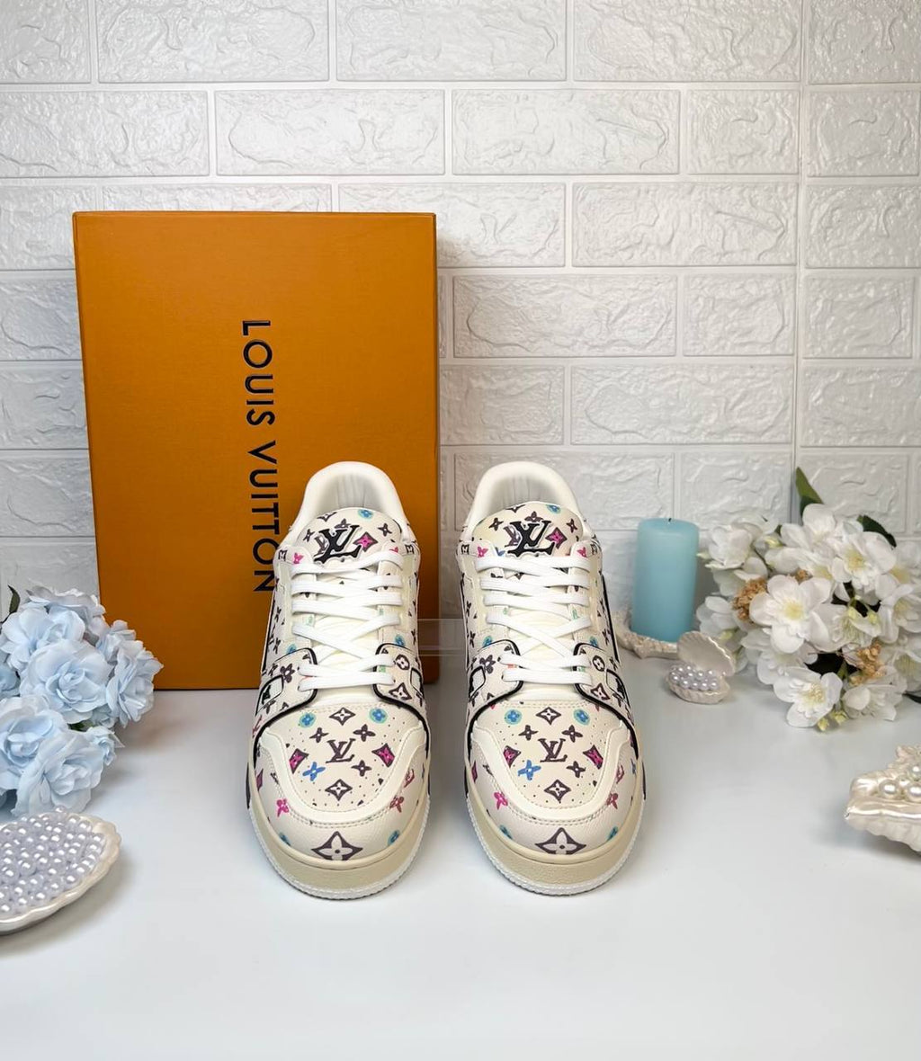 Louis Vuitton Sneakers

3793-5 ⭐️