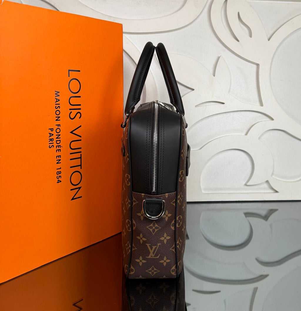 Louis Vuitton Porte Documents Voyage

5635-3 ⭐️