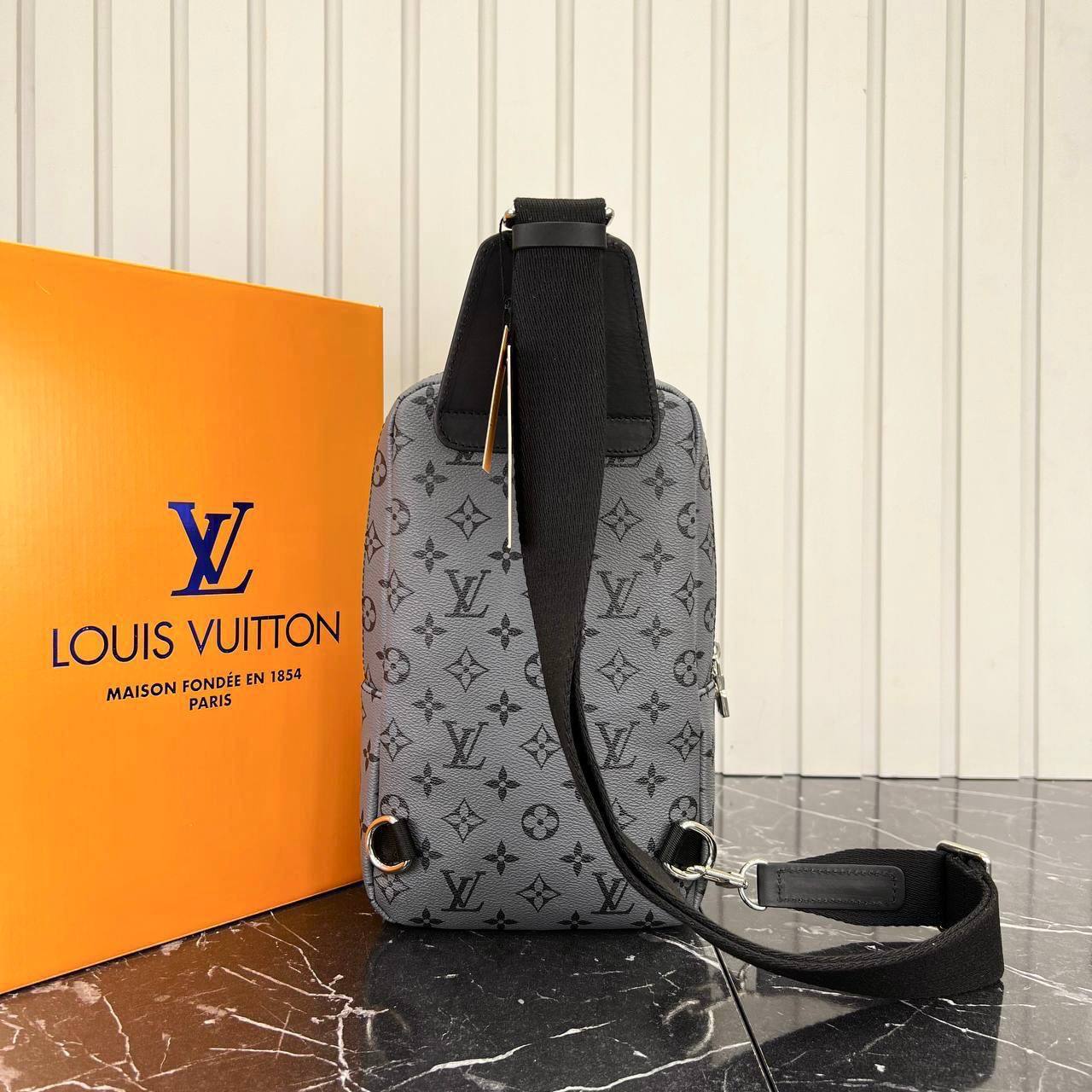 Louis Vuitton Avenue Sling Bag 

642-3