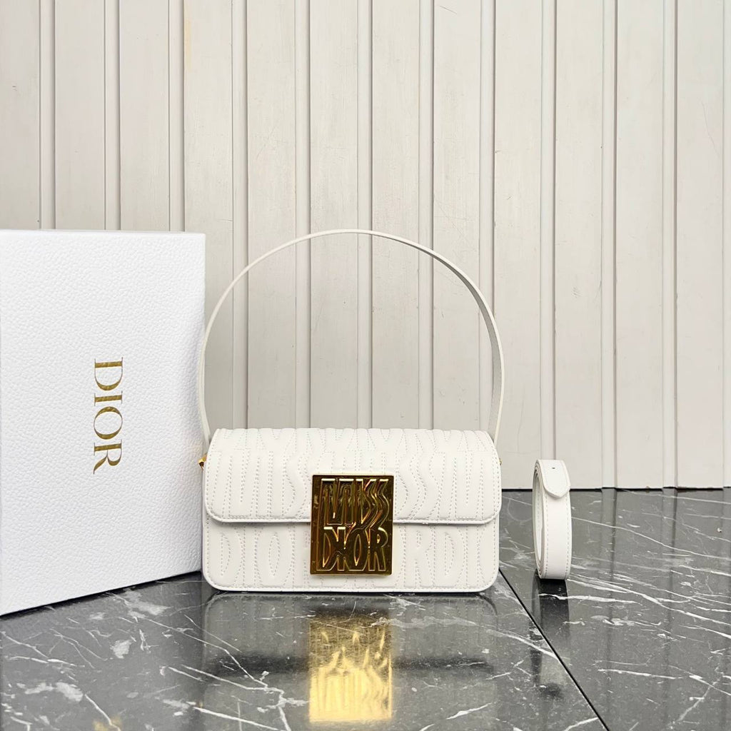 Christian Dior Miss Dior Flap Bag

21.5x11.5 cm
6711 ⭐️