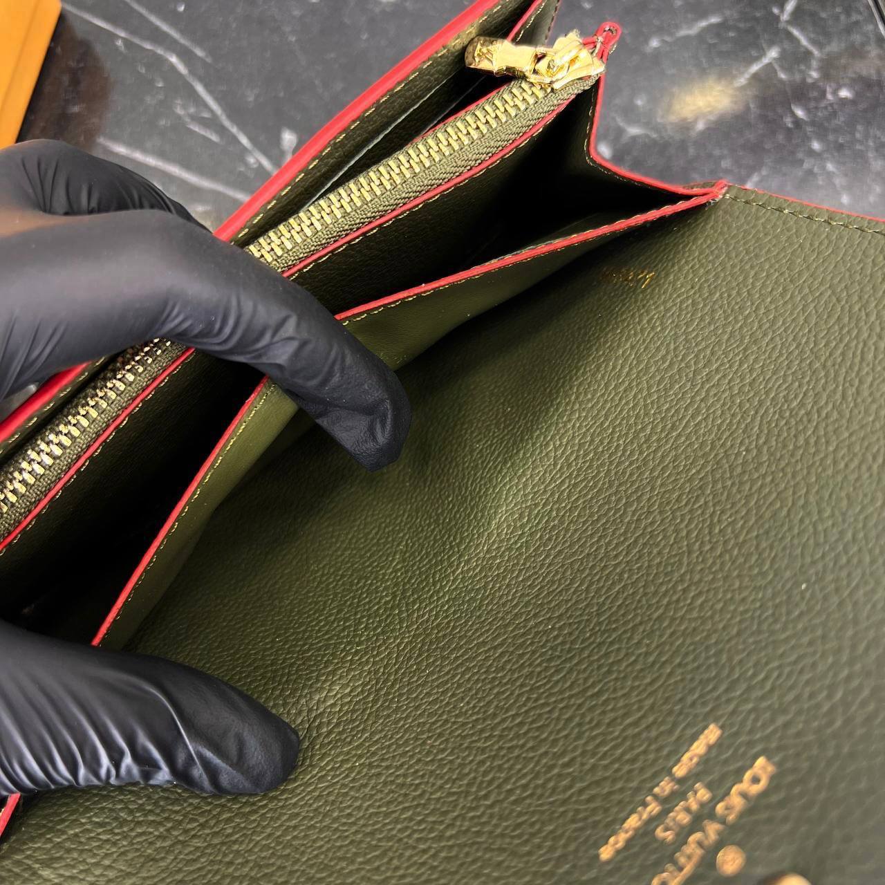 Louis Vuitton Sarah Wallet 

79-2 ⭐️