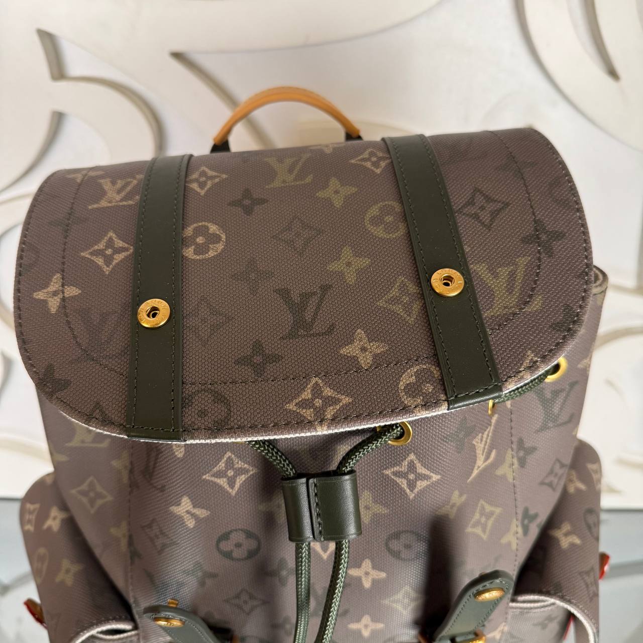 Louis Vuitton Christopher Backpack MM

910471 ⭐️