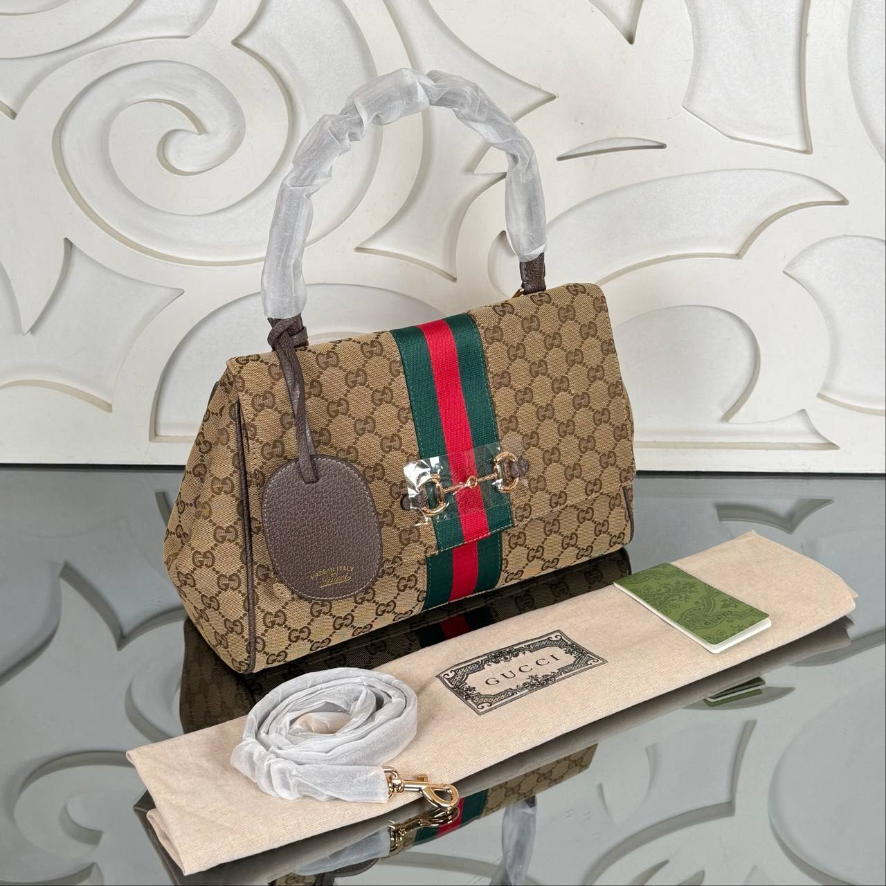 Gucci Paparazzo Medium Top Handle Bag

32x24 cm 
910887 ⭐️