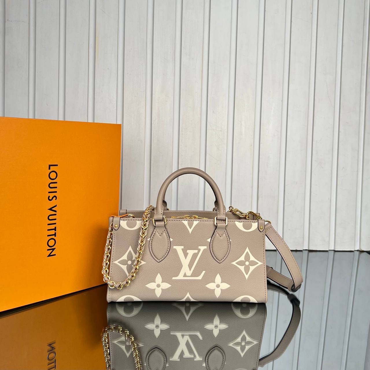 Louis Vuitton OnTheGo East West

5749-1 ⭐️