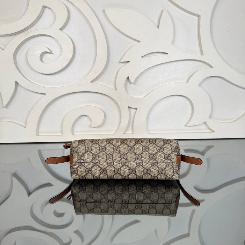 Gucci Emblem Small Handbag

23x12 cm 
910375 ⭐️