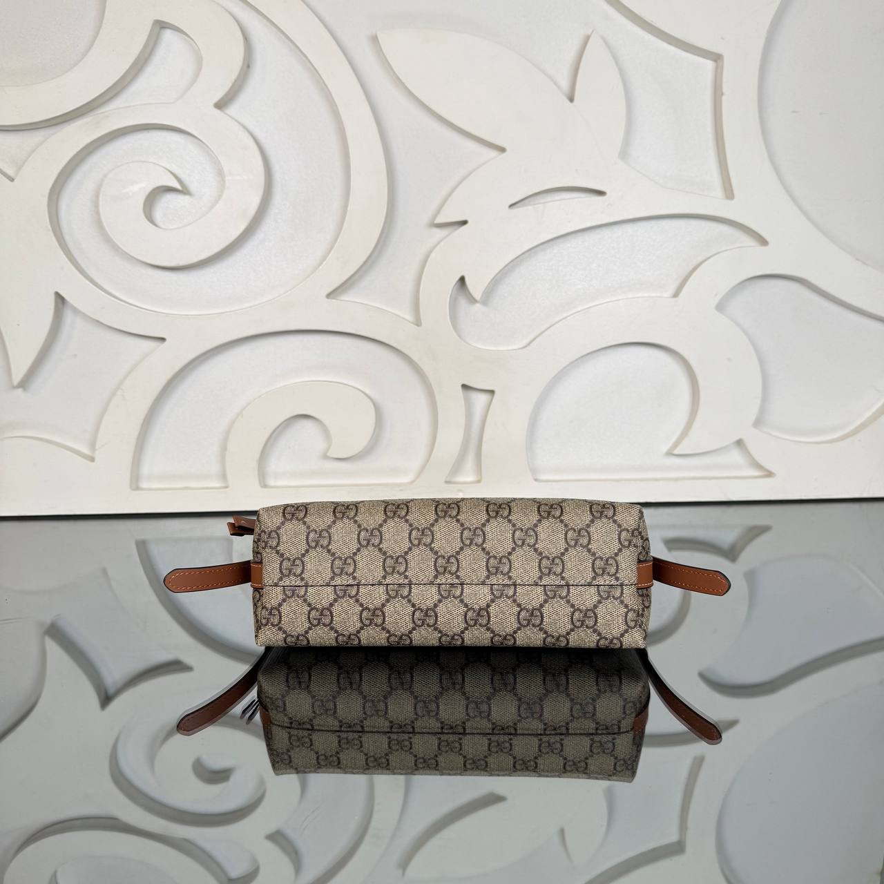 Gucci Emblem Small Handbag

23x12 cm 
910375 ⭐️