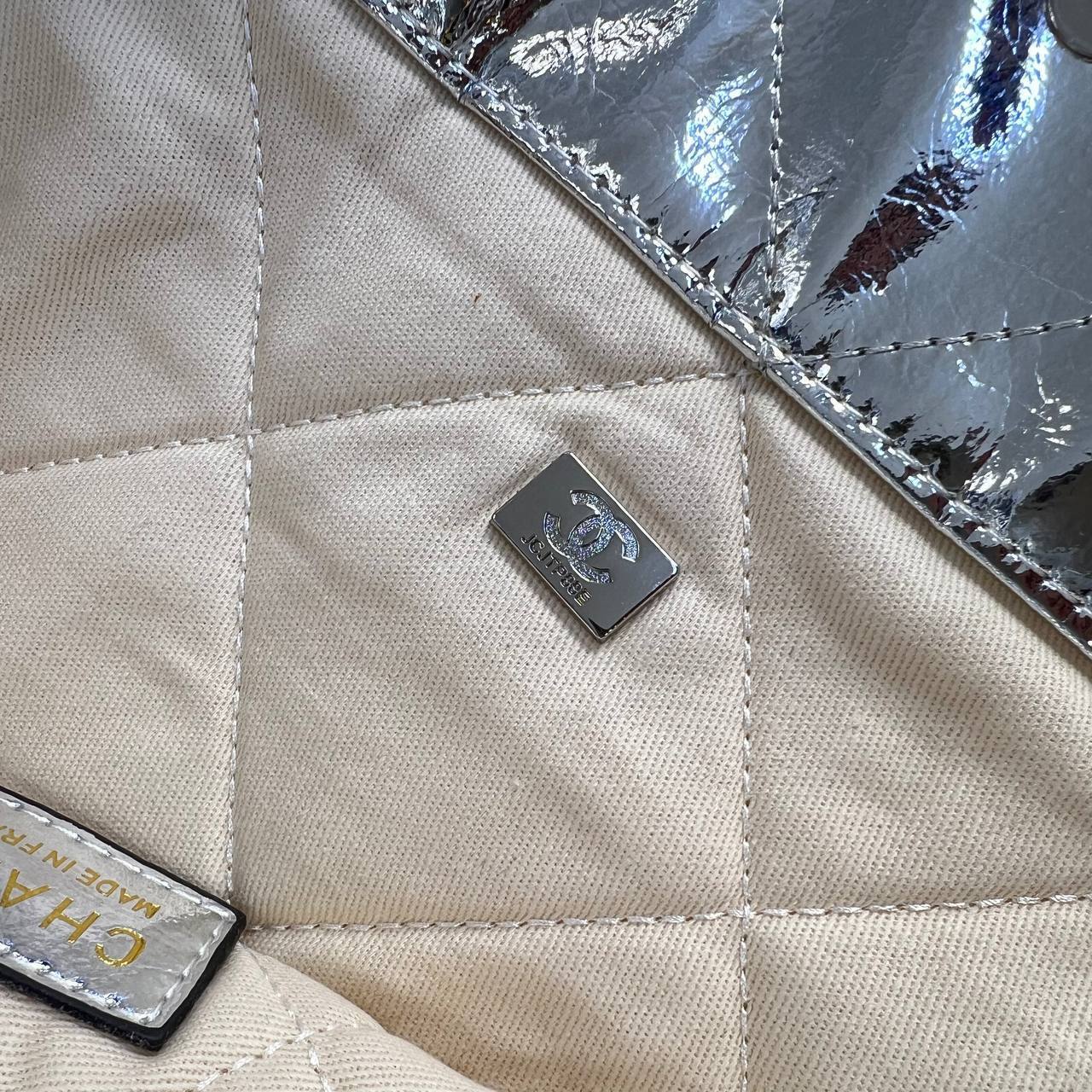 Chanel 22 Bag

40x30 cm 
5513-3