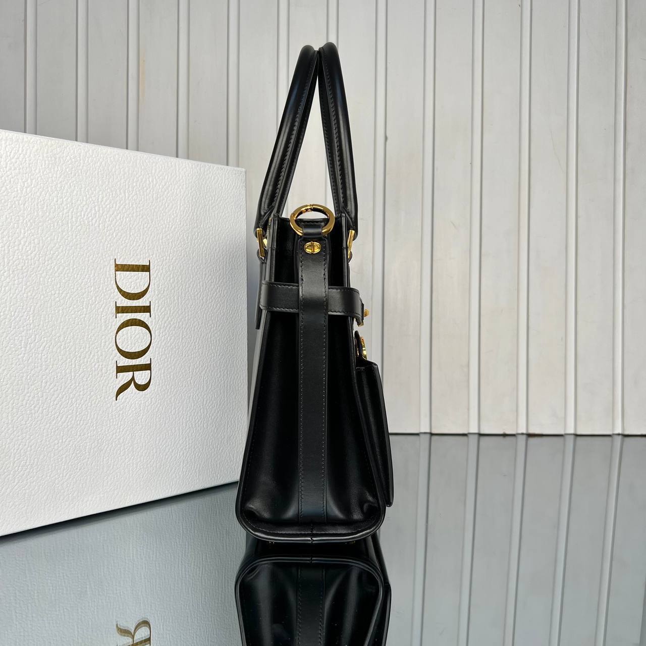 Christian Dior Square Tote Bag Medium

24x24 cm 
5855 ⭐️
