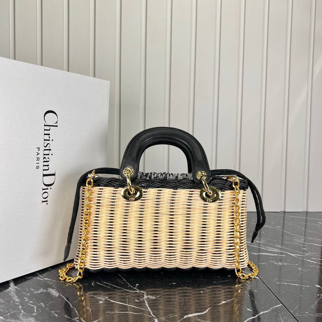 Christian Dior D-Joy Wicker Bag

26x13 cm 
5669 ⭐️