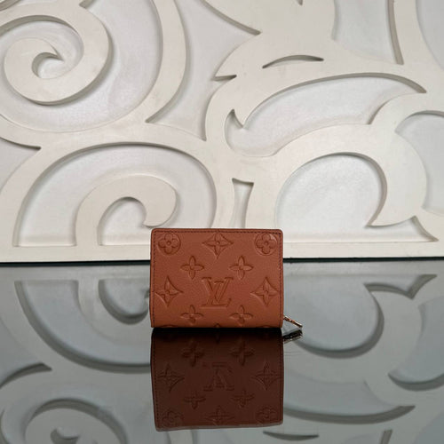 Louis Vuitton Clea Wallet 

210182 ⭐️
