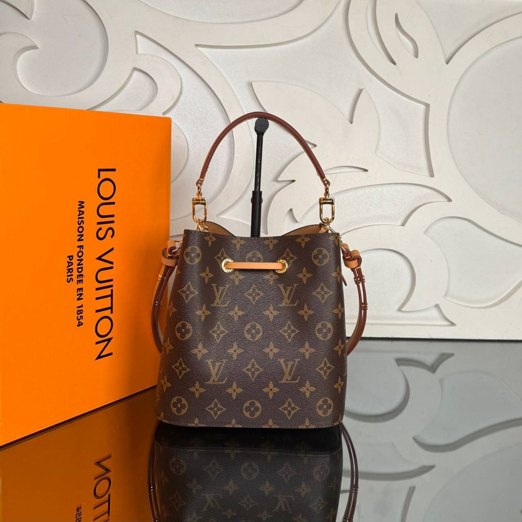 Louis Vuitton Neo Noe BB

676-2 ⭐️