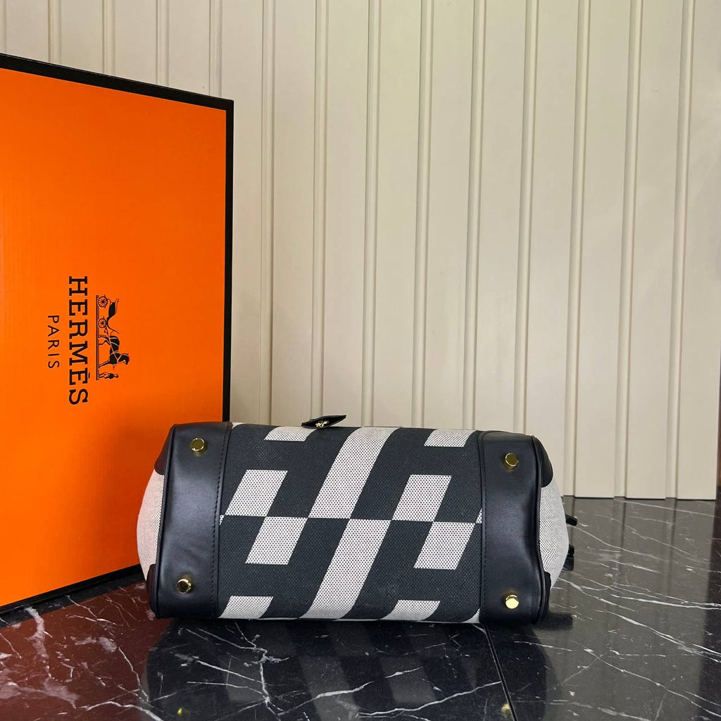 Hermes Birkin Bag 30 Cm 

30x22 Cm 
5447_6⭐️