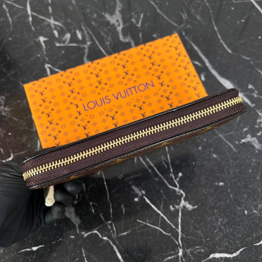Louis Vuitton Zippy Wallet 

20x10 cm 
28.B ⭐️