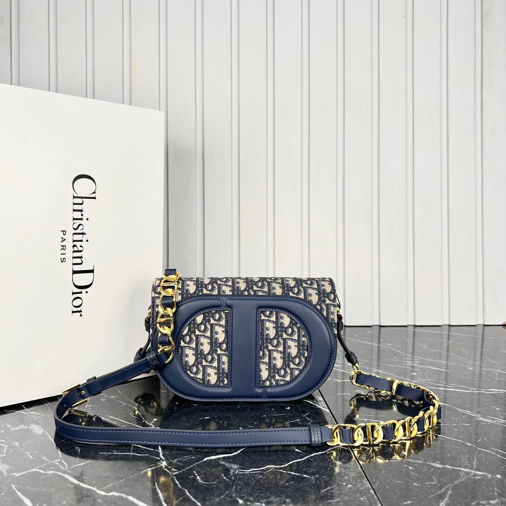 Christian Dior Signature Bag

24x14cm 
5686-1 ⭐️