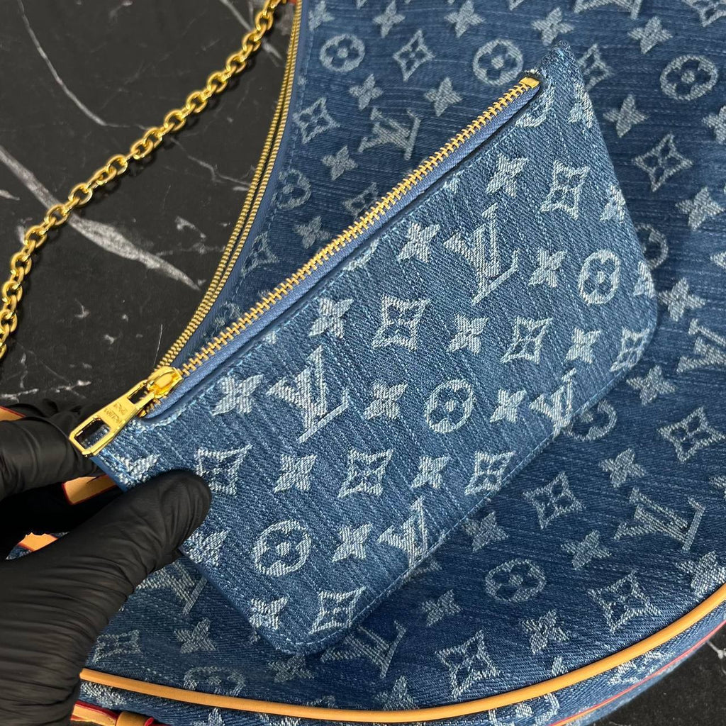 Louis Vuitton Loop Hobo Denim Bag
5837-20