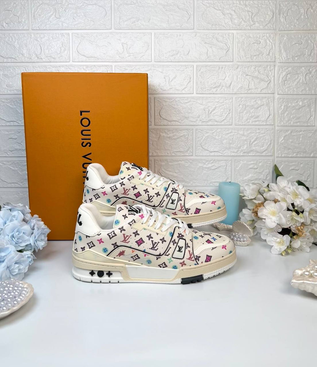 Louis Vuitton Sneakers

3793-5 ⭐️