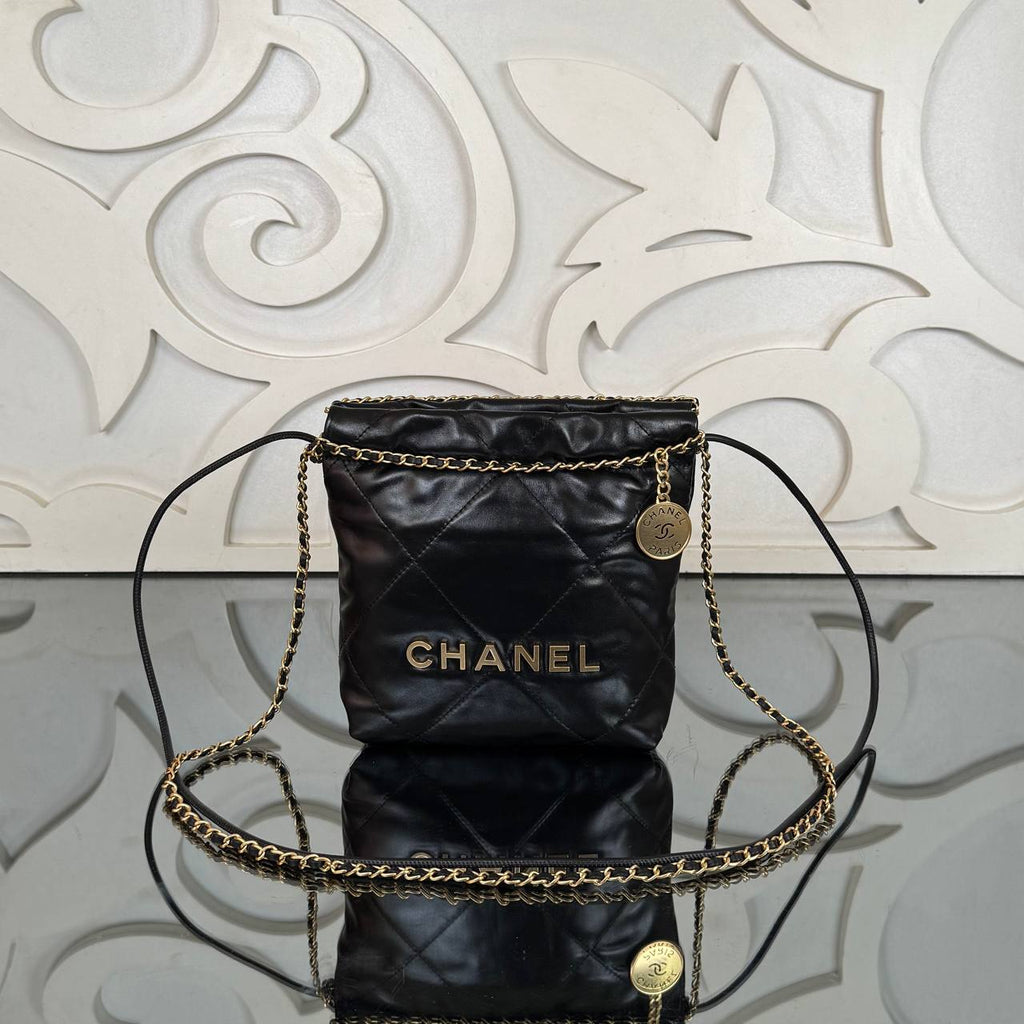 Chanel 22 Mini Shoulder Bag

22x20 cm 
910036 ⭐️