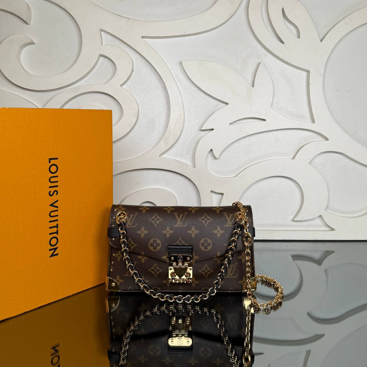 Louis Vuitton Trunkie East West

910471 ⭐️