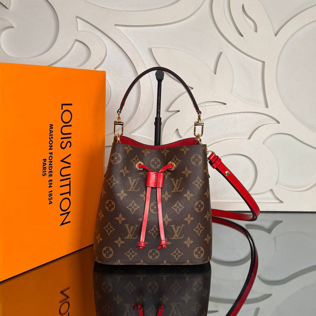 Louis Vuitton Neo Noe BB

676-2 ⭐️