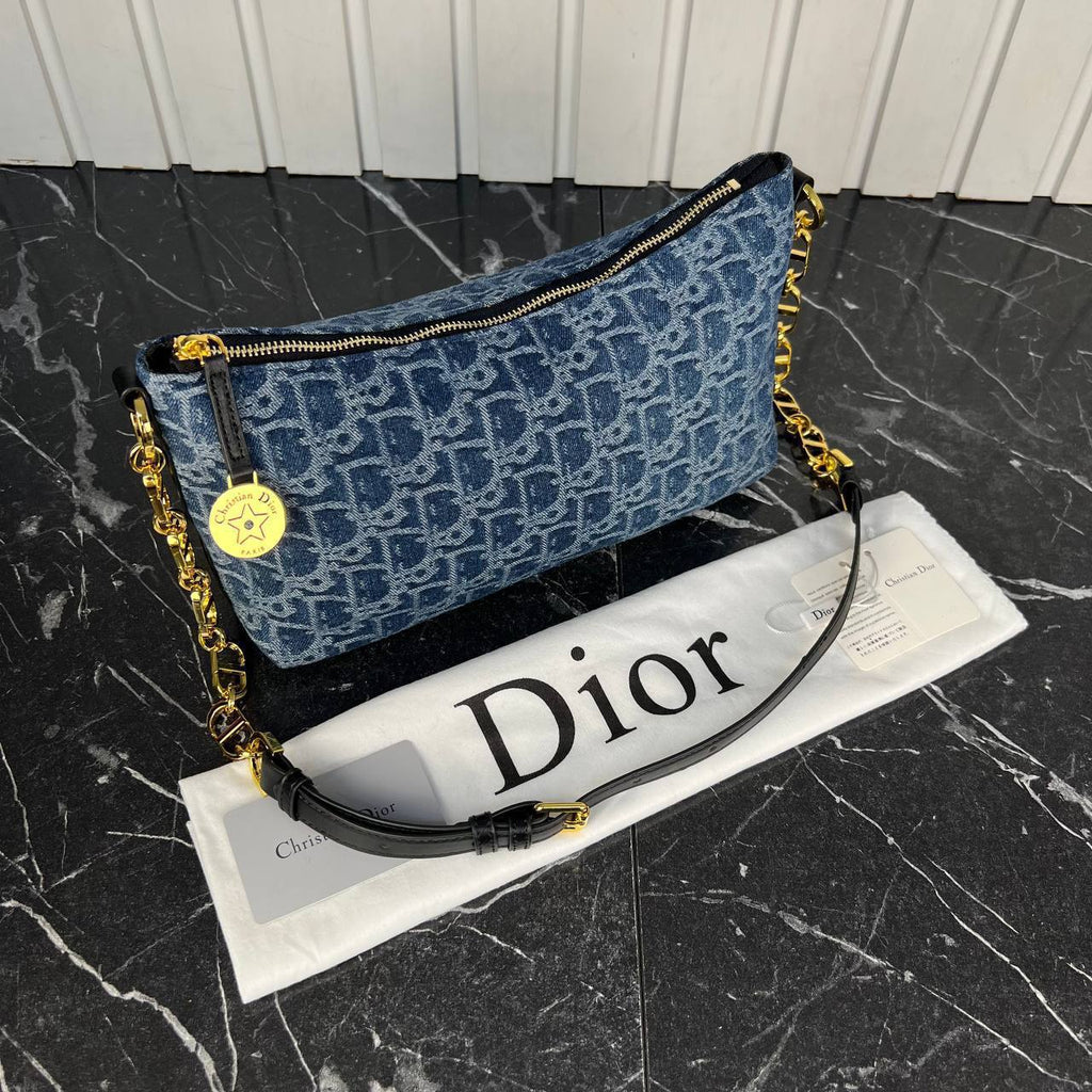 Christian Dior Travel Nomad Pouch Denim

27x15 cm
6039 ⭐️