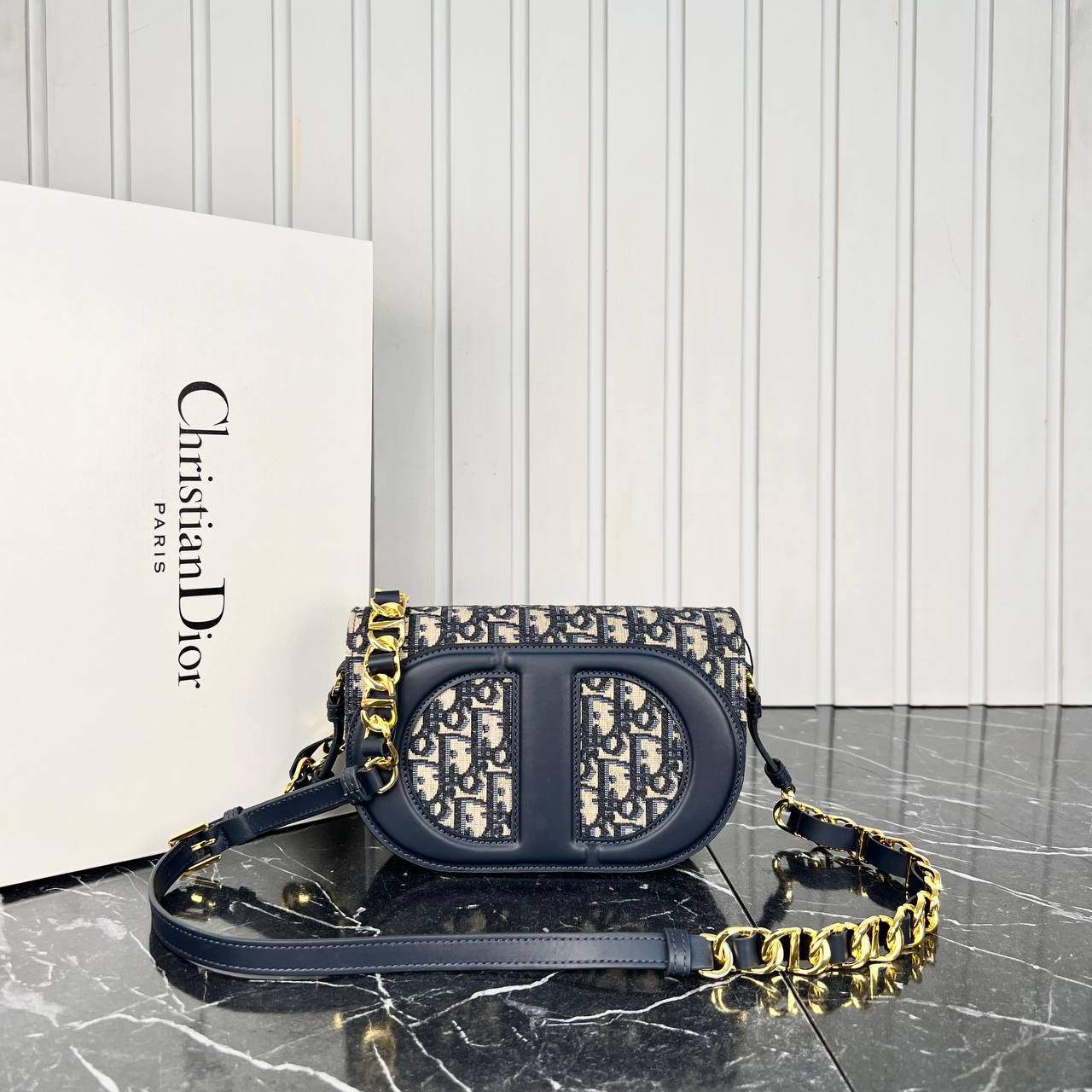 Christian Dior Signature Bag

24x14cm 
5686-1 ⭐️