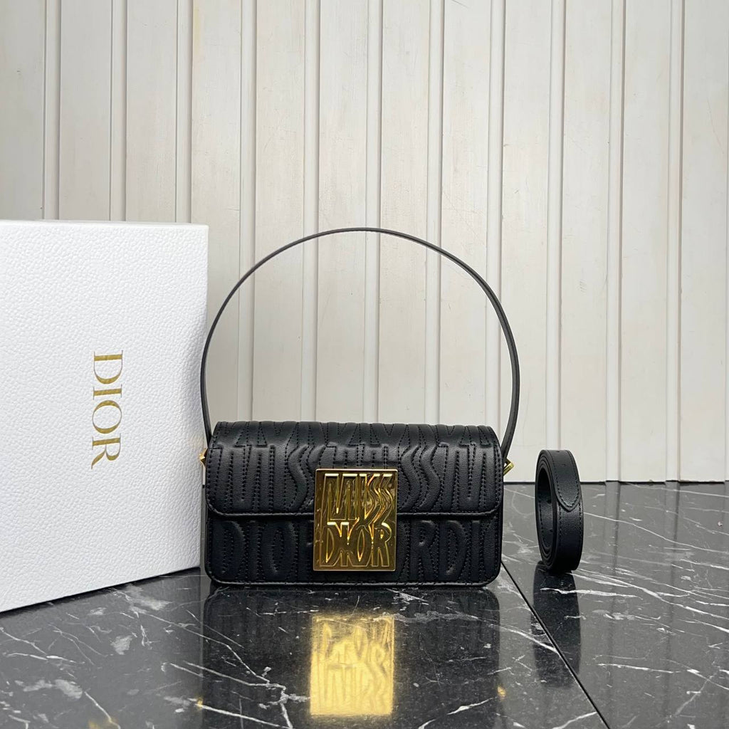 Christian Dior Miss Dior Flap Bag

21.5x11.5 cm
6711 ⭐️
