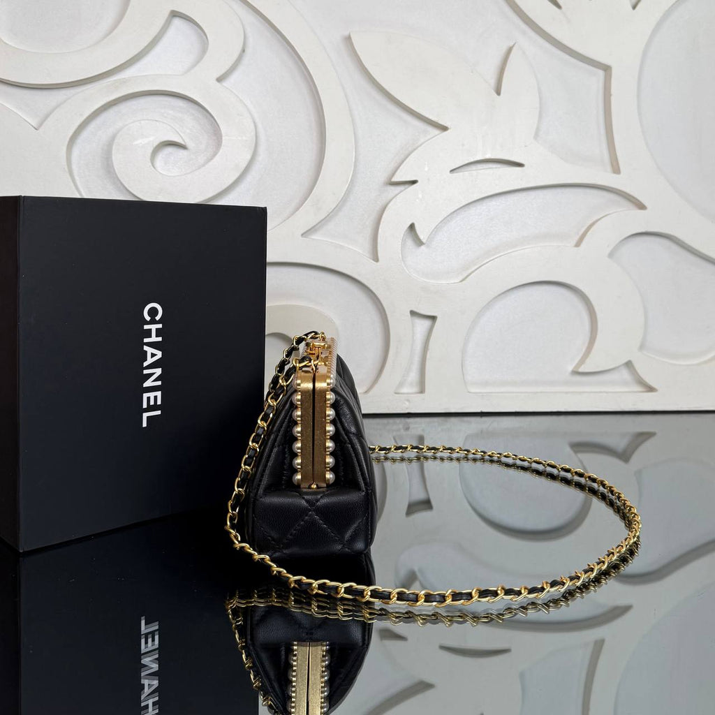 Chanel Mini Clutch

20x11.5 cm
910759 ⭐️
