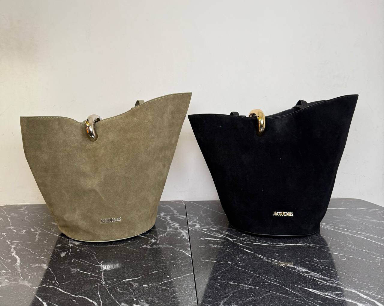 Jacquemus Bambola La Casa Suede Bag Large

33x38 cm
910388 ⭐️