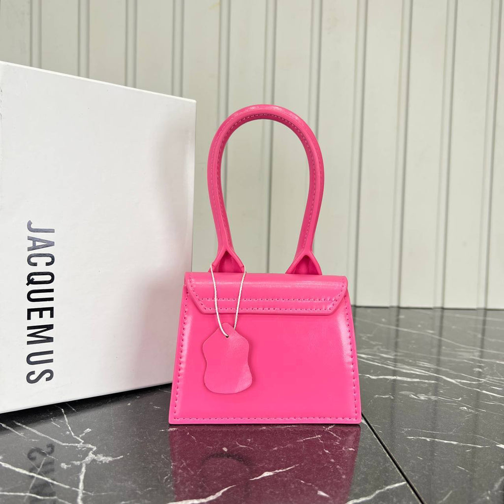Jacquemus Chiguito Bag Nano

13x10 cm
5736-5 
💥Sale💥