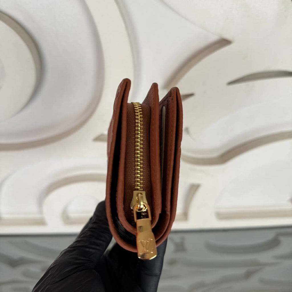 Louis Vuitton Clea Wallet 

210182 ⭐️