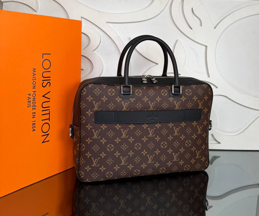 Louis Vuitton Porte Documents Voyage

5635-3 ⭐️