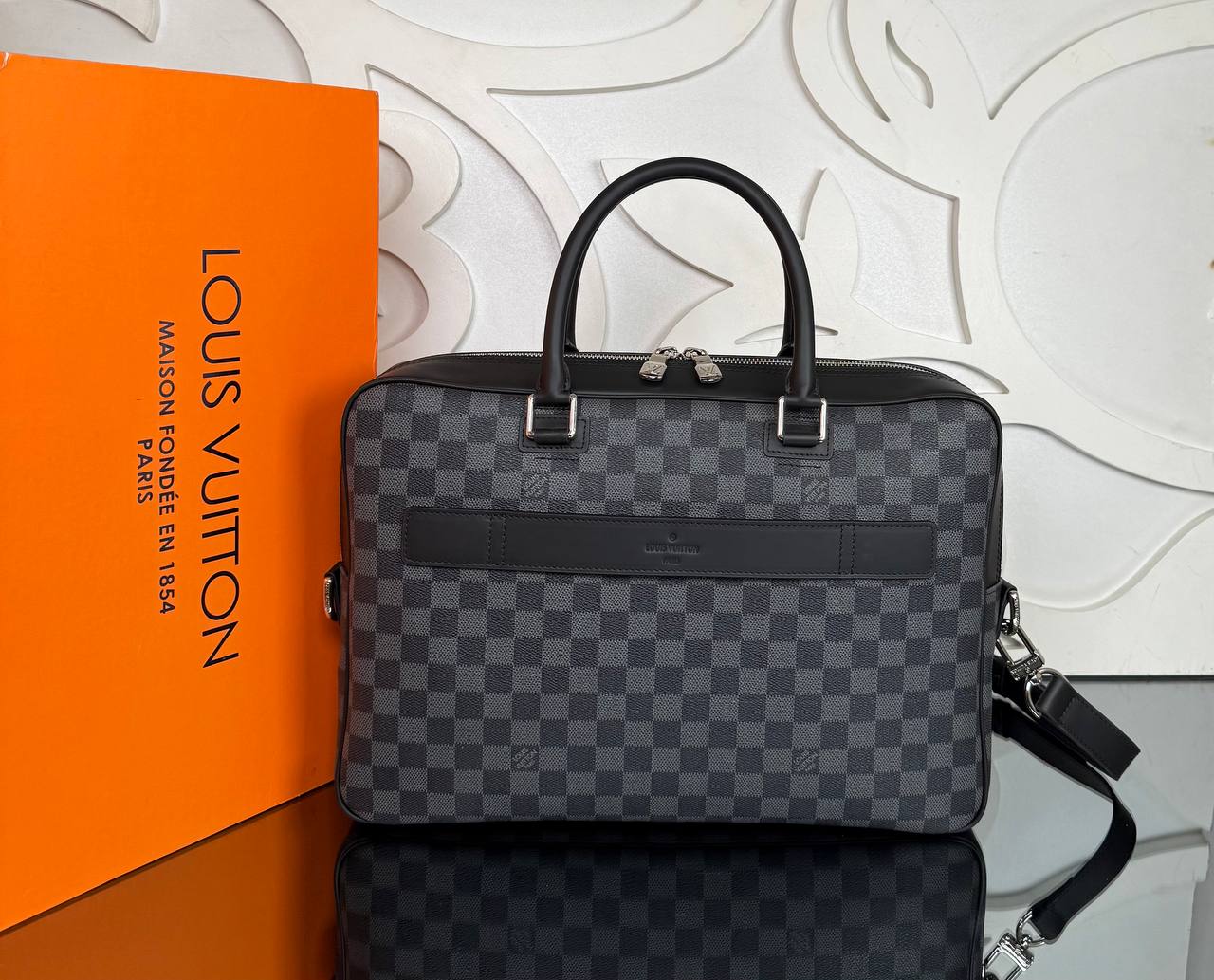Louis Vuitton Porte Documents Voyage

5635-3 ⭐️